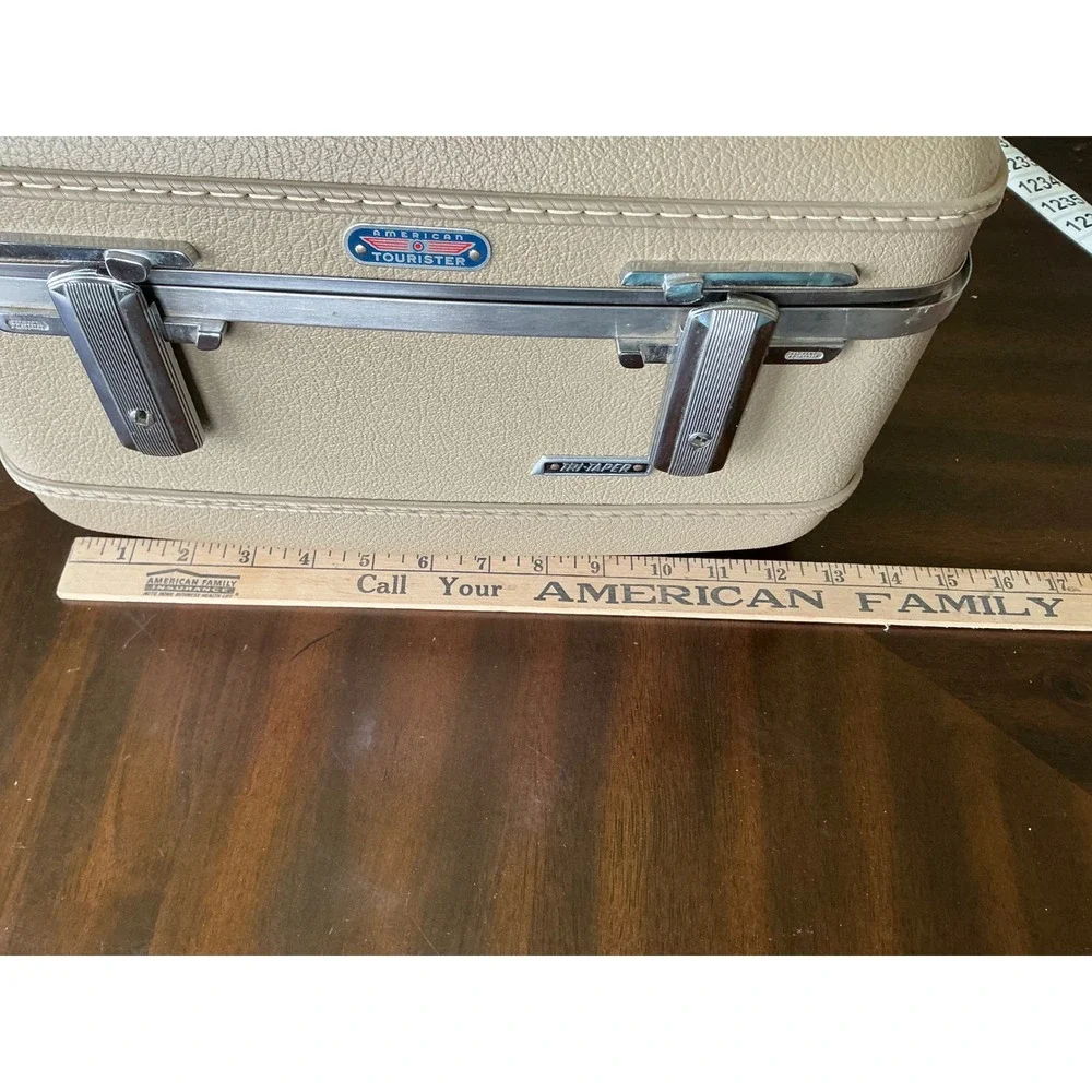 American Tourister Vintage Train Case Tri-Taper Tan Hard Shell Makeup Bag No Key
